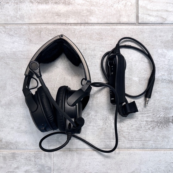 BOSE A20 AVIATION Pilot Headset - Picture 4 of 6